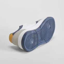 Outlet Deportiva basket low blanca y azul Zapatillas Deportivas