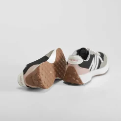 Deportiva retrojogging negra Mujer Sneakers|Básicos X Menos