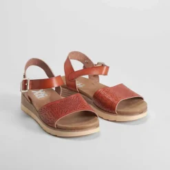 Outlet Sandalia de cuña perfos camel Mujer Sandalias Cuña