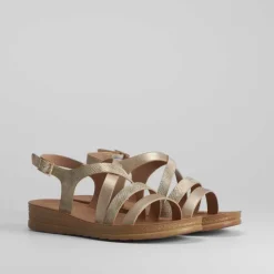 Sandalia dorada plana y grabada Mujer Sandalias Planas