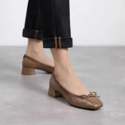 Hot Zapato tacón bajo lazo beige Mujer Zapatos Tacón