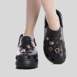 Clearance Zueco con plataforma y charms negro Mujer Chanclas